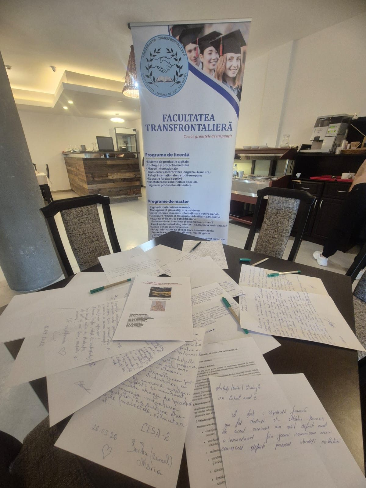 Materialele atelierelor și roll-up-ul Facultății Transfrontaliere