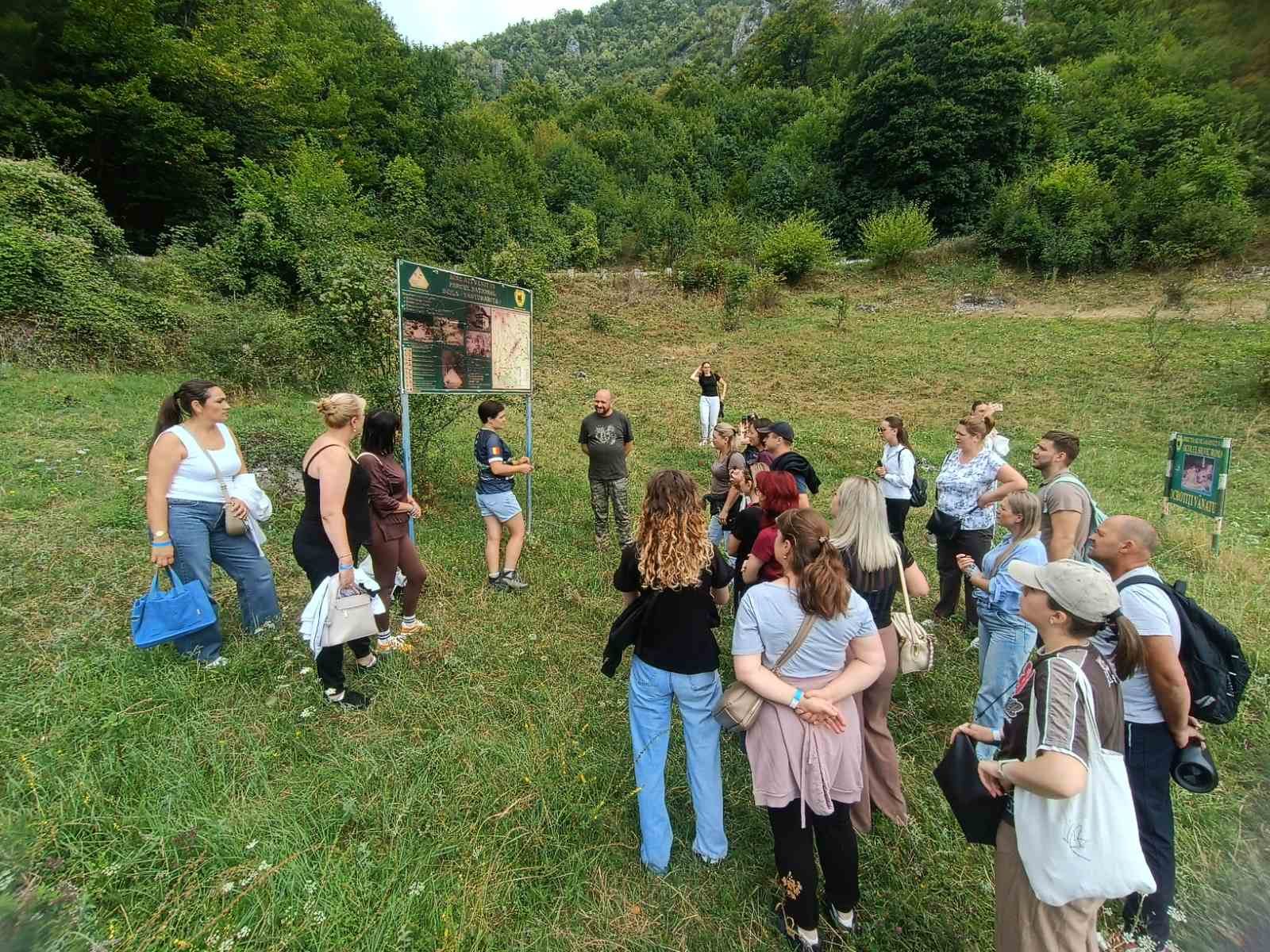 Prezentare la intrarea în Parcul Național Buila-Vânturarița